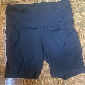 Lululemon bike shorts with pockets 4